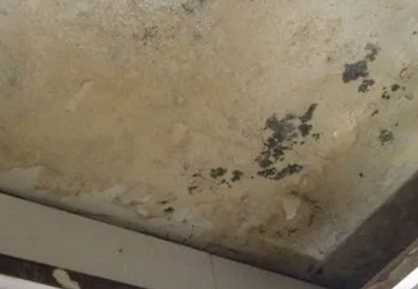 西乡塘阳台漏水维修公司分享下西乡塘卫生间渗水维修需要注意哪些问题。